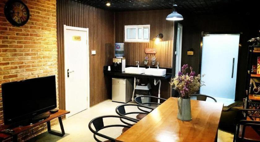 Lantian Garden Hostel Qingdao Exterior photo